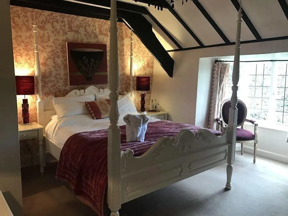 The Nobody Inn Christow 4*,